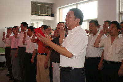 best365英国在线体育举行重温入党誓词宣誓仪式