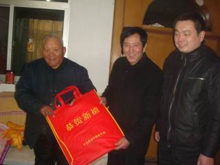 best365英国在线体育春节走访慰问离休老干部